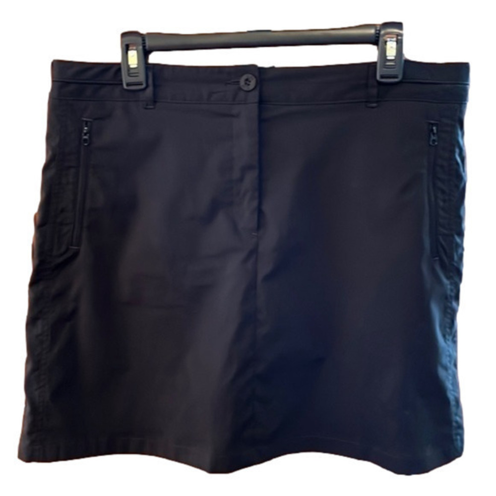 Nivo Women’s black skort with zipper pockets size 14 Preloved